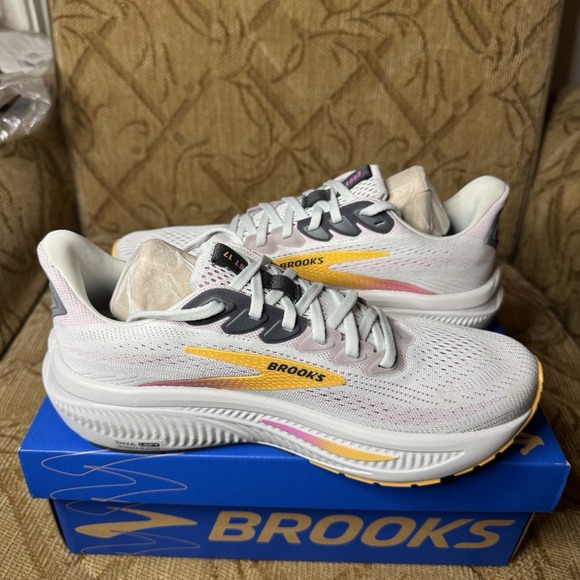 Brooks Ghost 17 Narrow (2A) w Box - Picture 2 of 9